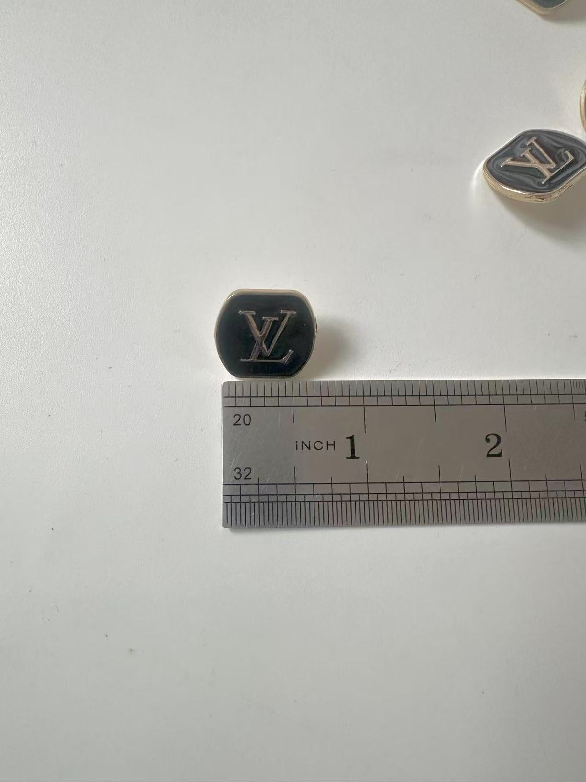 1 PC 18MM LV Handicraft Button Metal Material For Apparel(Black)